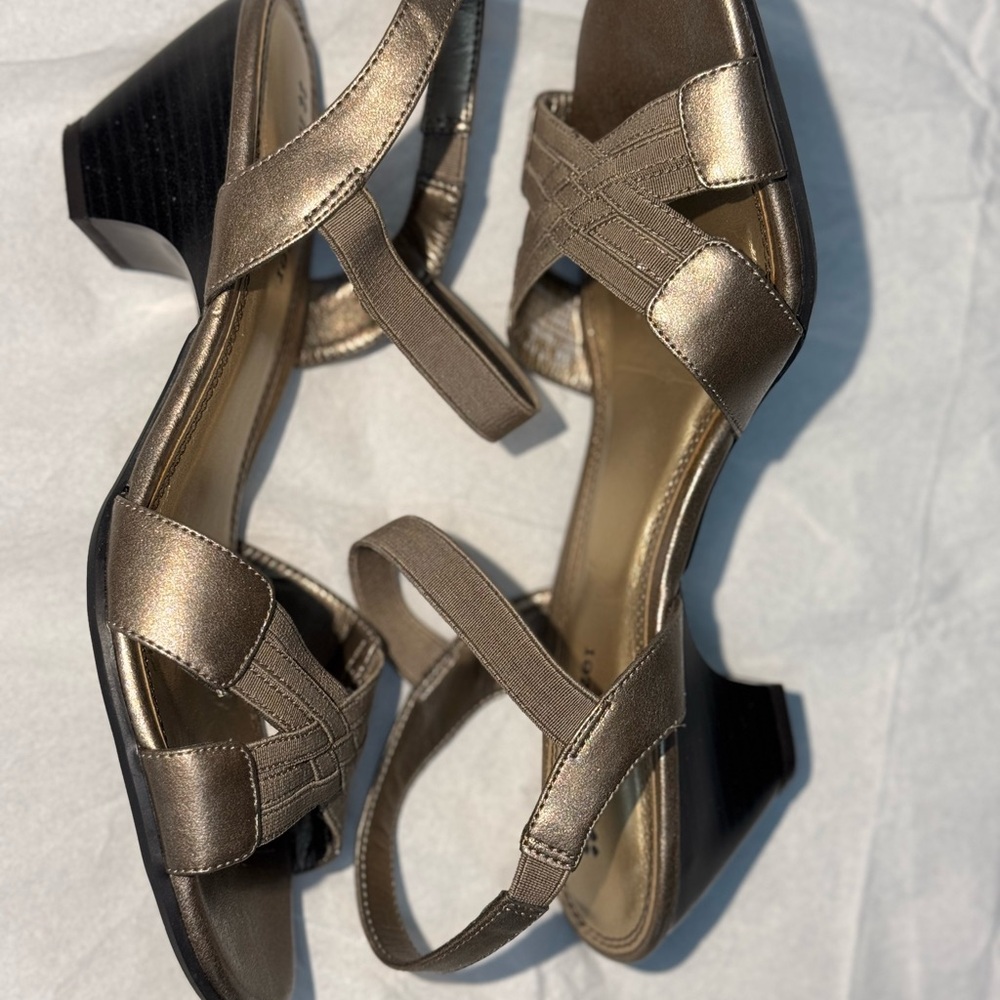 Naturalizer Taupe Strappy Sandals
